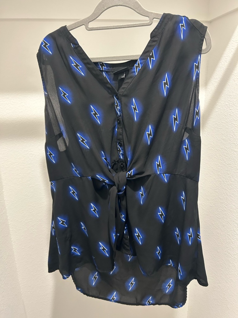 torrid Black Sleeveless Tie-Front Camisole with Blue Lightning Print Size 1